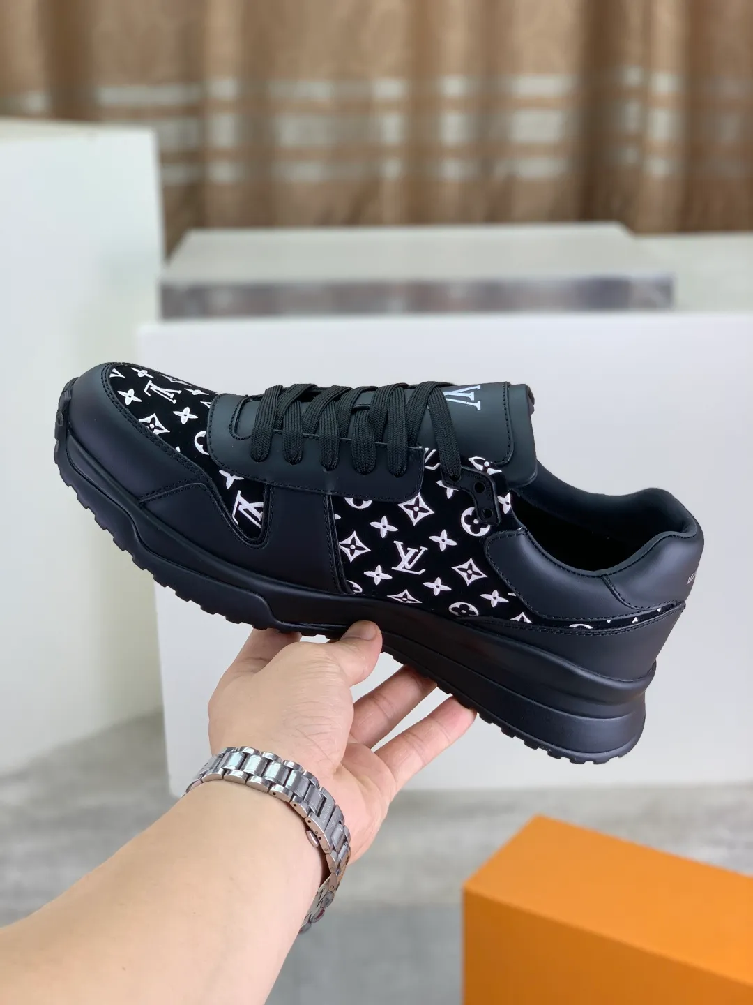 Men's men's shoes 💰P680 new style 💶[LOUIS VUITTON] (original order) new style 🍀LV Louis Vuitton * - top version of LV classic trendy shoes! Use imported original cowhide and water-dyed cowhide lining. The latest original wear-resistant TPU combination outsole! High quality products! Multiple colors available, code number: 38-44 (45 46 customized)
